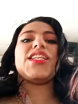 Naomy veracruz  online show from November 3, 2025, 1:01 pm