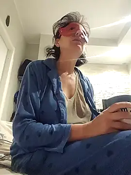 Vagabondainnamorata online show from November 7, 2025, 4:56 am