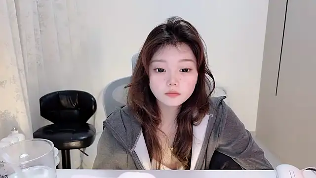 yangyang-1115 online show from November 9, 2025, 3:49 am