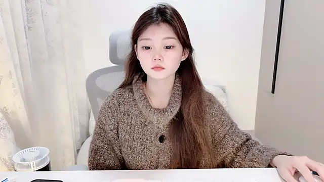 yangyang-1115 online show from November 11, 2025, 5:07 am