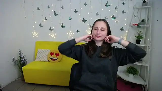 MichelLeee online show from March 19, 2026, 12:09 pm