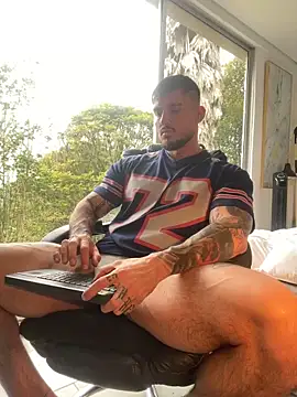 DimitriSullivan  online show from December 18, 2025, 2:45 pm