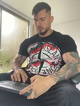 Snapshot of DimitriSullivan_ chatting on February 3, 2026, 1:05 pm DimitriSullivan online show from February 3, 2026, 1:05 pm