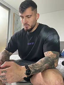 Snapshot of DimitriSullivan_ chatting on February 5, 2026, 1:05 pm DimitriSullivan online show from February 5, 2026, 1:05 pm