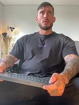 Snapshot of DimitriSullivan_ chatting on February 27, 2026, 1:11 pm DimitriSullivan online show from February 27, 2026, 1:11 pm