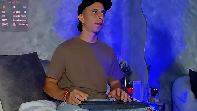 Snapshot of -Bruno-Bs chatting on October 25, 2025, 11:32 pm -Bruno-Bs online show from October 25, 2025, 11:32 pm