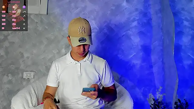 Snapshot of -Bruno-Bs chatting on November 17, 2025, 10:59 pm -Bruno-Bs online show from November 17, 2025, 10:59 pm