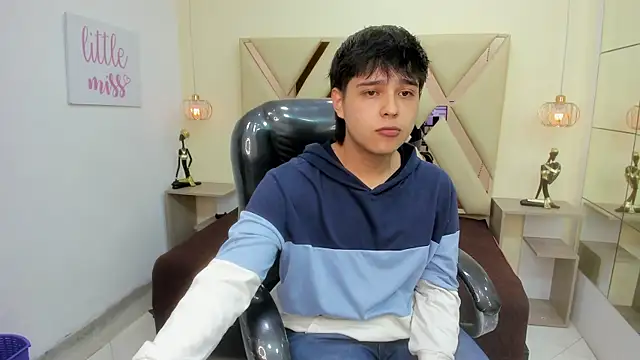 Snapshot of AndrewPherson chatting on April 14, 2026, 12:22 pm AndrewPherson online show from April 14, 2026, 12:22 pm