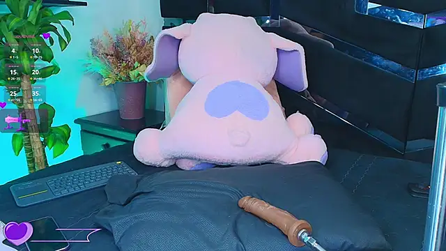 Snapshot of Kinky__Karo chatting on February 12, 2025, 12:16 am Kinky  Karo online show from February 12, 2025, 12:16 am