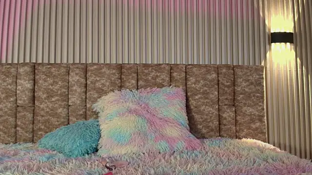 tiffany johnson11 online show from November 28, 2025, 7:49 pm