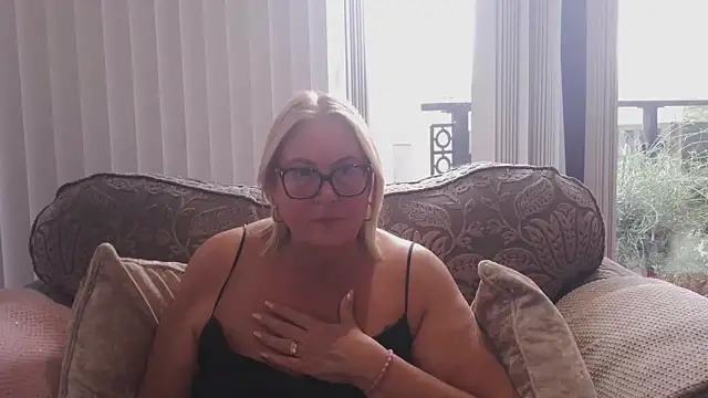 MoistCurveyChanel online show from June 6, 2026, 3:06 pm