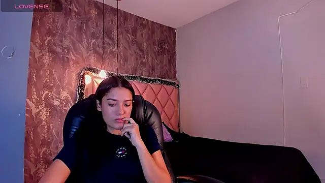 SKYLERWHIITEE online show from December 12, 2024, 6:14 am