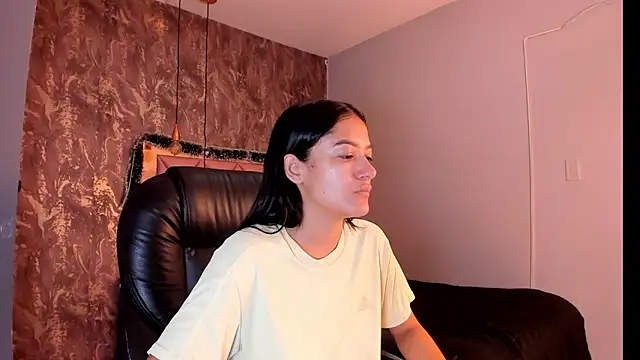 SKYLERWHIITEE online show from December 19, 2024, 10:02 am