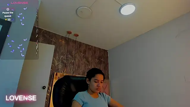 SKYLERWHIITEE online show from February 10, 2025, 3:24 am