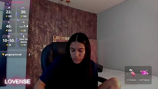 SKYLERWHIITEE online show from February 14, 2025, 9:34 am