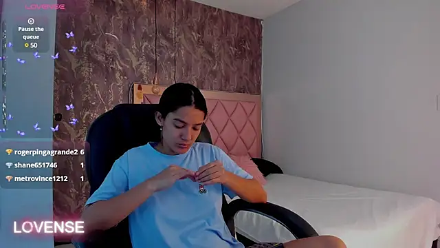 SKYLERWHIITEE online show from February 20, 2025, 6:50 am