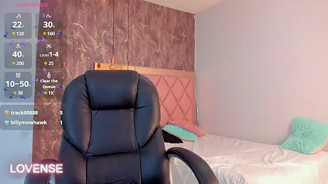 SKYLERWHIITEE online show from February 26, 2025, 8:26 am