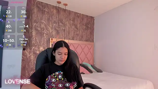 SKYLERWHIITEE online show from March 2, 2025, 4:39 am