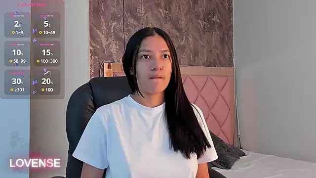 SKYLERWHIITEE online show from March 6, 2025, 3:57 am