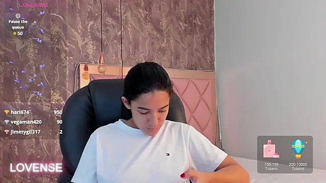 SKYLERWHIITEE online show from March 6, 2025, 10:09 am