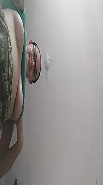 nicolle milf1978 online show from November 1, 2025, 3:03 pm