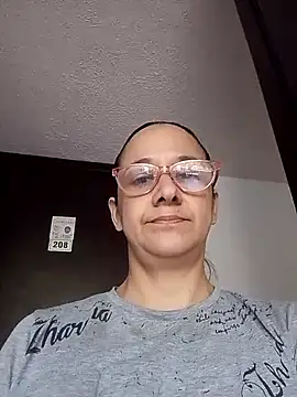 Snapshot of nicolle_milf1978 chatting on April 27, 2026, 1:31 pm nicolle milf1978 online show from April 27, 2026, 1:31 pm