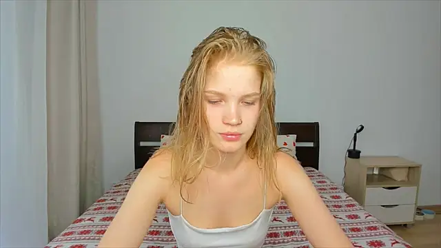 Xloe Queen online show from June 5, 2026, 6:31 am