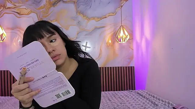 MelissaGilll online show from October 3, 2025, 7:55 pm