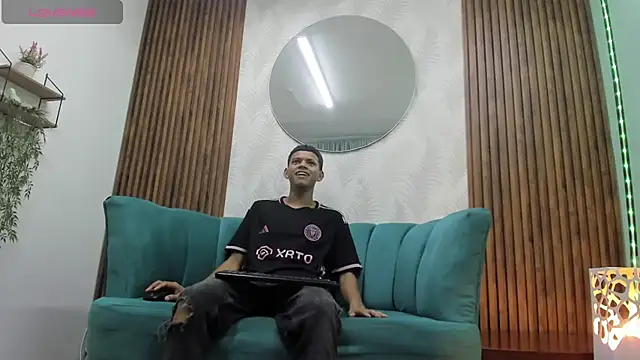 Snapshot of Jeffry_wolvess chatting on February 18, 2025, 11:55 am Jeffry wolvess online show from February 18, 2025, 11:55 am