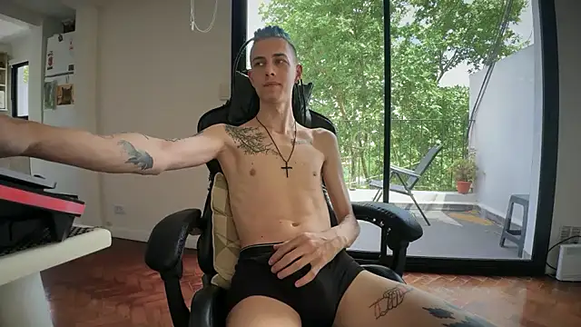 Den BlueXx online show from November 12, 2025, 4:51 pm