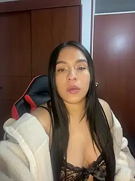 Snapshot of Alice_taylor1_ chatting on January 8, 2025, 2:57 am Alice taylor1 online show from January 8, 2025, 2:57 am