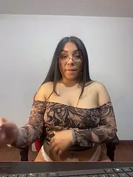 Snapshot of Alice_taylor1_ chatting on January 31, 2025, 4:03 am Alice taylor1 online show from January 31, 2025, 4:03 am