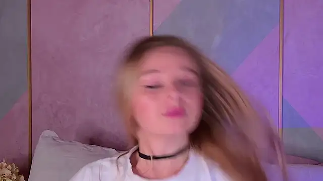 BeatriceEsmont online show from March 7, 2025, 12:58 am