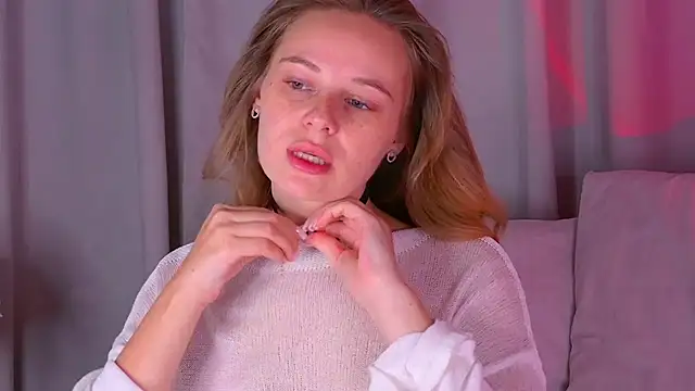 BeatriceEsmont online show from November 1, 2025, 7:38 pm