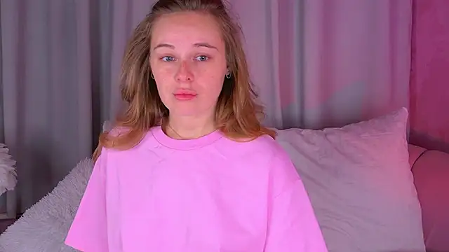 BeatriceEsmont online show from November 8, 2025, 2:50 pm