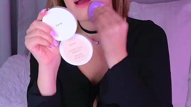 BeatriceEsmont online show from November 16, 2025, 7:30 pm