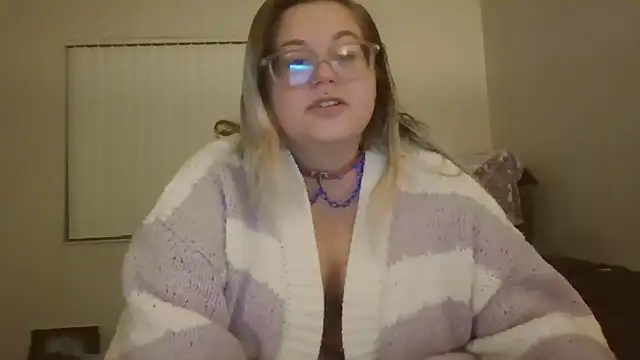 Snapshot of HoneyBear19 chatting on February 24, 2025, 7:55 am HoneyBear19 online show from February 24, 2025, 7:55 am