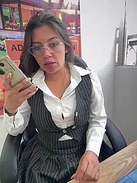 LIZ-06  online show from November 25, 2025, 12:49 pm