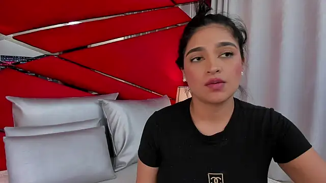 Snapshot of AdeleGray chatting on February 3, 2025, 6:17 pm AdeleGray online show from February 3, 2025, 6:17 pm