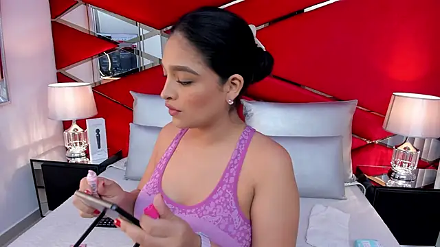 Snapshot of AdeleGray chatting on March 16, 2025, 12:33 pm AdeleGray online show from March 16, 2025, 12:33 pm