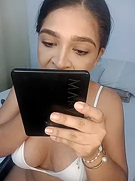 Snapshot of AdeleGray chatting on November 10, 2025, 9:41 am AdeleGray online show from November 10, 2025, 9:41 am