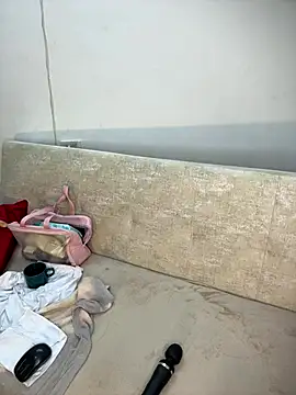 Snapshot of AdeleGray chatting on December 19, 2025, 11:17 am AdeleGray online show from December 19, 2025, 11:17 am