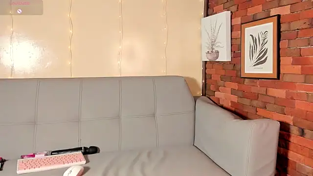 emmamillher online show from December 16, 2024, 4:23 am