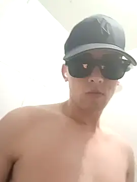 Snapshot of EE9EE9 chatting on December 29, 2024, 10:57 pm EE9EE9 online show from December 29, 2024, 10:57 pm