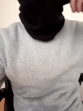 Snapshot of EE9EE9 chatting on February 10, 2026, 5:50 pm EE9EE9 online show from February 10, 2026, 5:50 pm