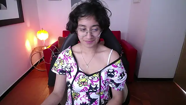 Lili Gomez  online show from February 15, 2025, 4:45 pm