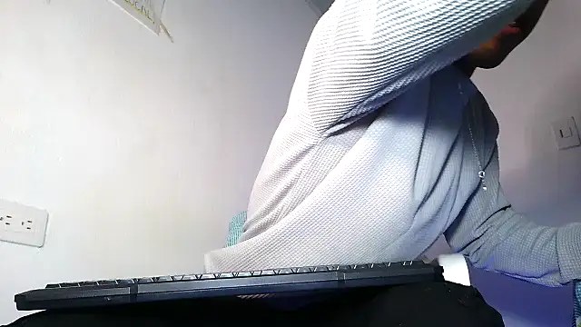 maximo vega newv online show from March 8, 2026, 6:01 pm