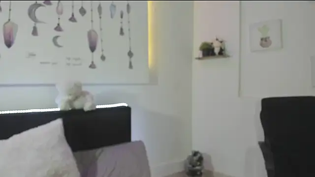 Snapshot of Emyli_rousse_ chatting on December 18, 2024, 4:49 pm Emyli rousse online show from December 18, 2024, 4:49 pm