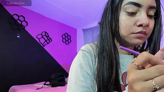 dakota-bright01 online show from January 4, 2025, 1:21 pm