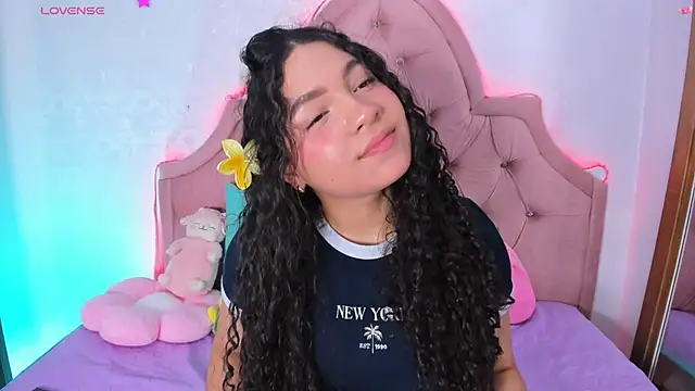 amandalee01 online show from January 18, 2026, 8:23 pm